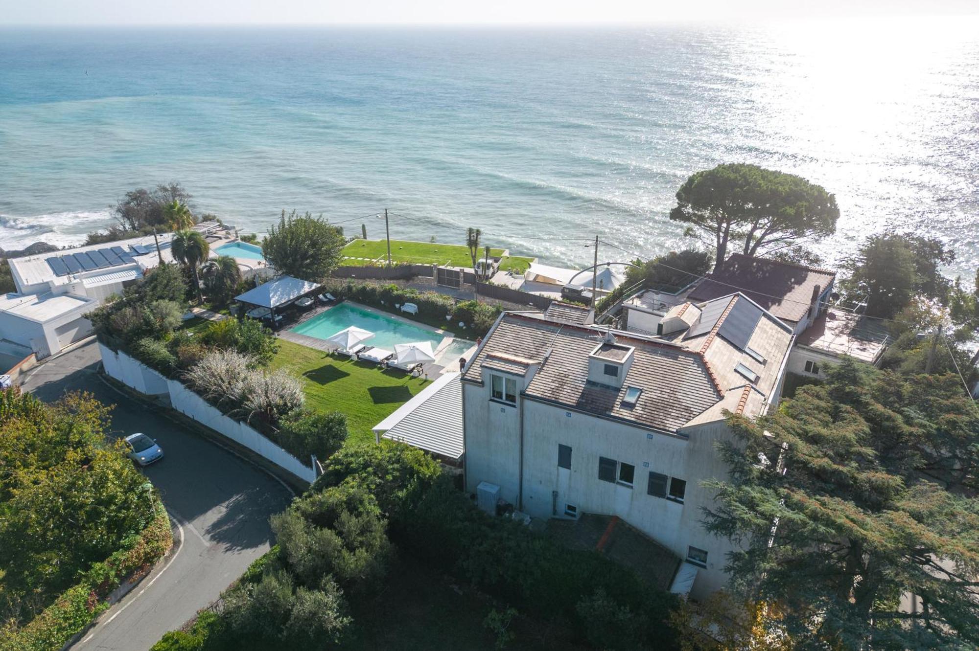 Villa Verney Albisola Superiore Exterior photo